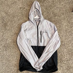 Mens lightweight hooded Columbia Windbreaker